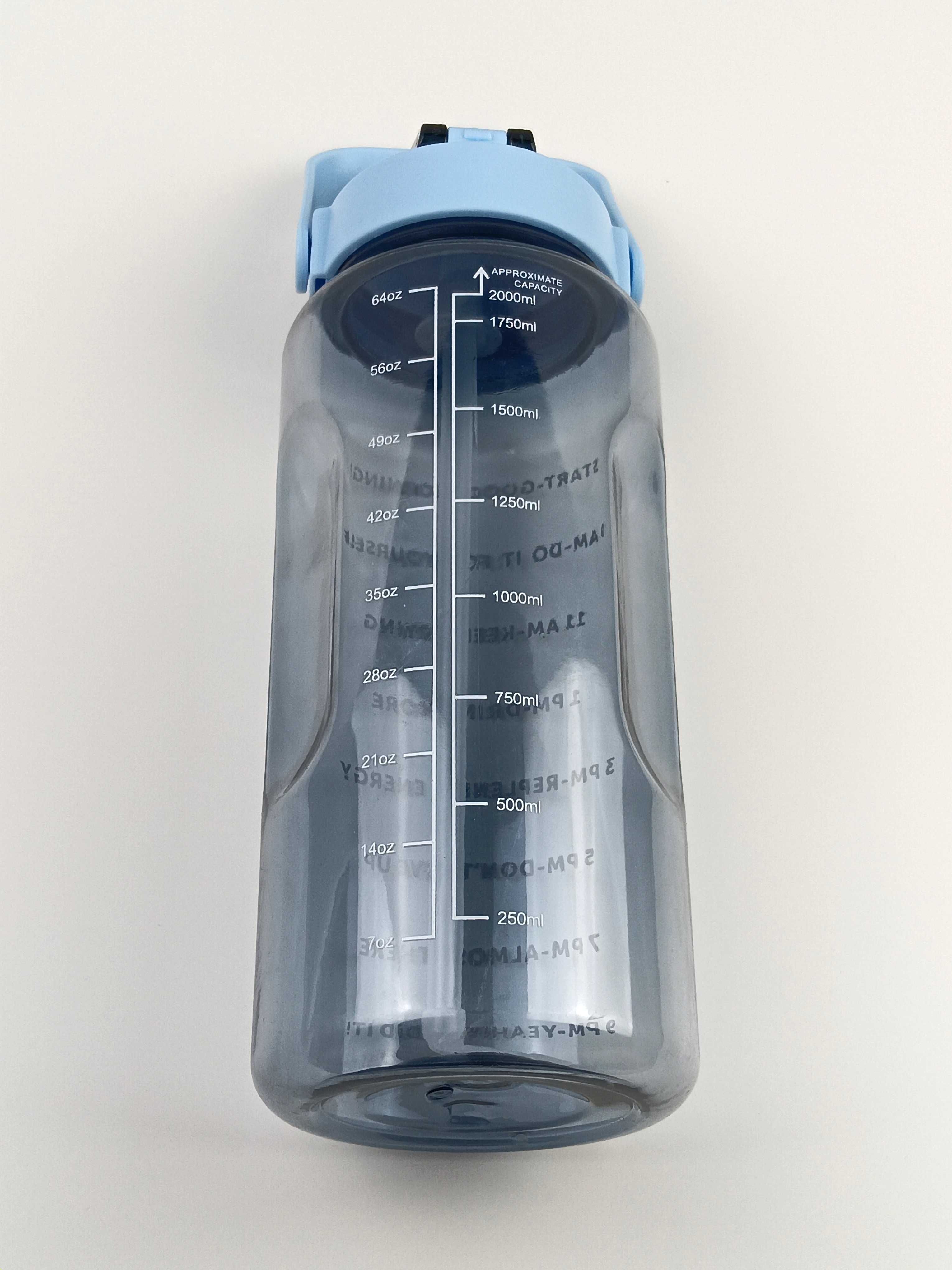 Nowy niebeski lekki plastikowy bidon,butelka na wodę pojemność 2 litry