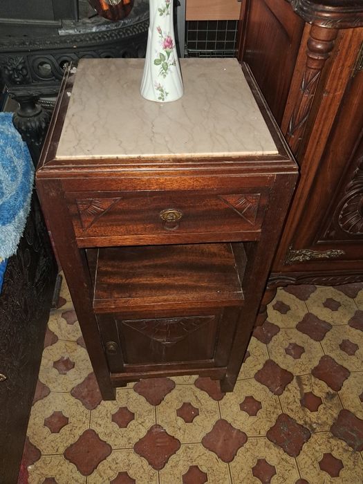 Mesa de cabeceira antiga