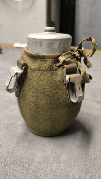 Manierka wojskowa bidon z pokrowcem 1978r.
