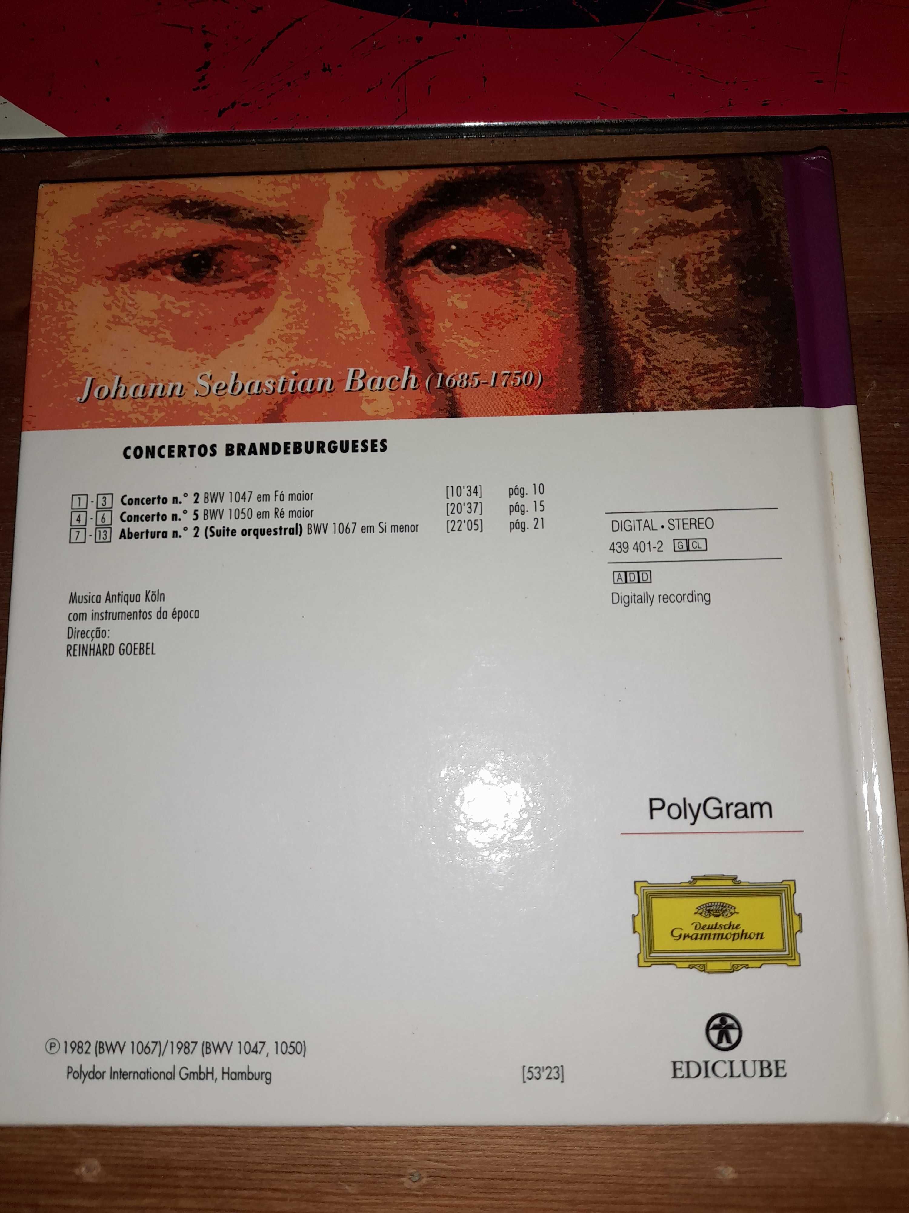 Coleção da grande musica clássica ,32 cds+ livro + móvel