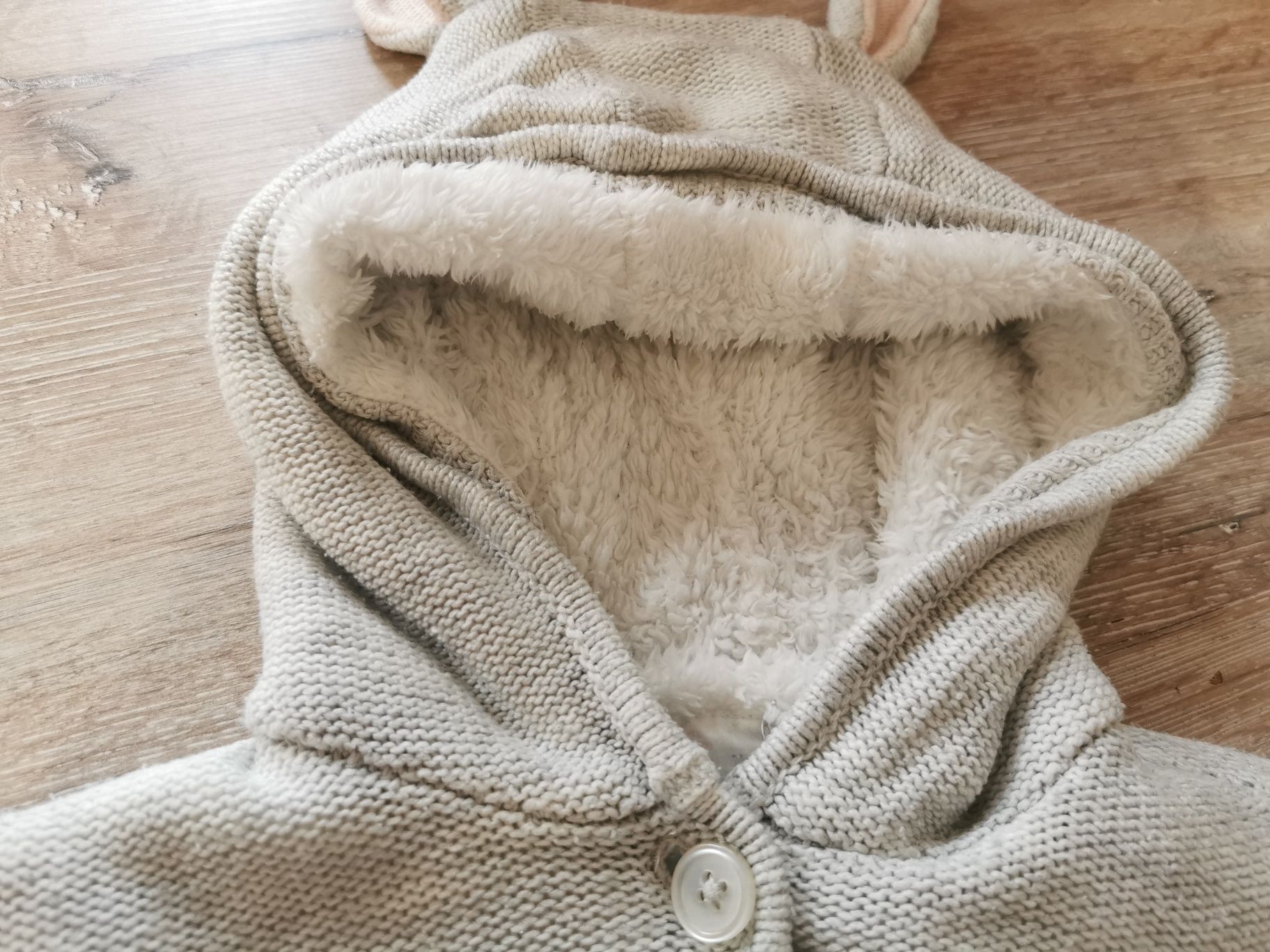 Ciepły sweter z uszami króliczka rozmiar 80