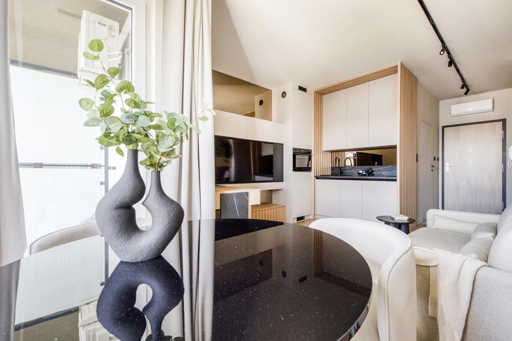 Apartamentowiec | Klimatyzacja | Balkon | Ochrona