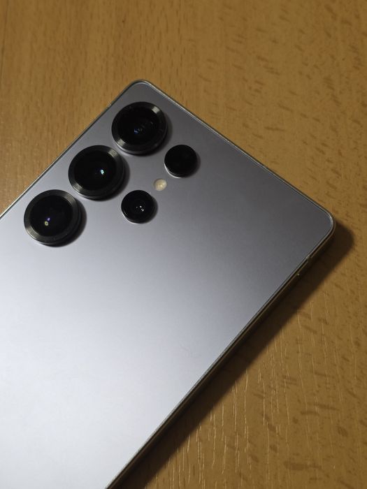 Samsung Galaxy S25 Ultra 12GB/512GB como novo