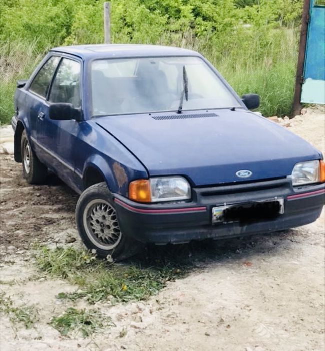 Капот кришка багажника Форд Ескорт мк4 Ford бапмер escort orion