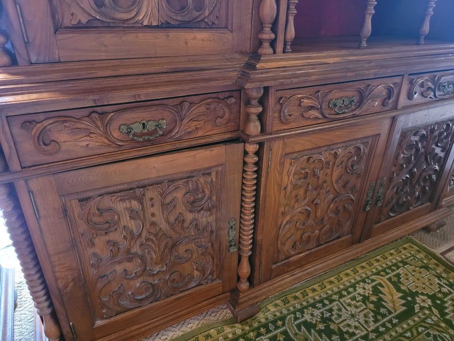 Móvel antigo em madeira maciça - Muito bom estado gera