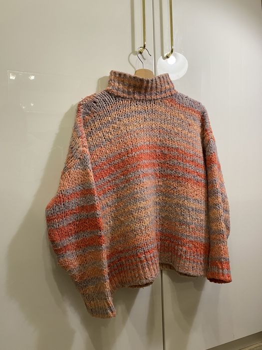 Golf o grubym splocie w odcieniach różu BERSHKA