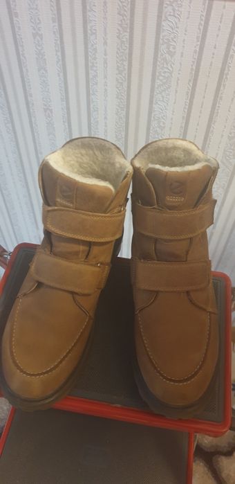 Продам ботинки б/у в хорошем состоянии.