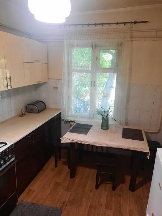 Продаж частини будинку з окремим двором,землею та зручностями.