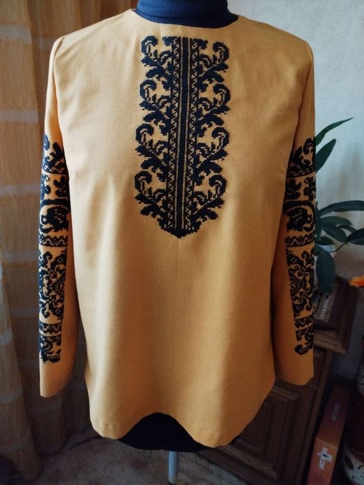 Вишиванка жіноча,  ручна робота