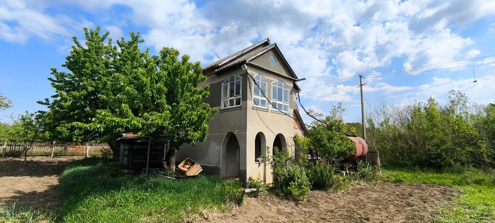 Дачний будинок з землею