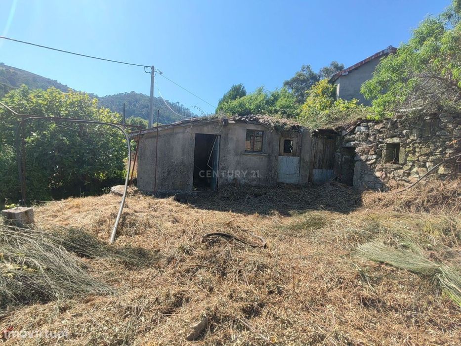 Ruína com terreno de 600m2 em Arcos de Valdevez