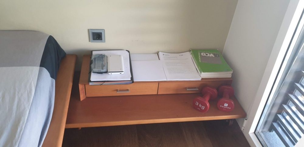 Mesa de cabeceira cerejeira