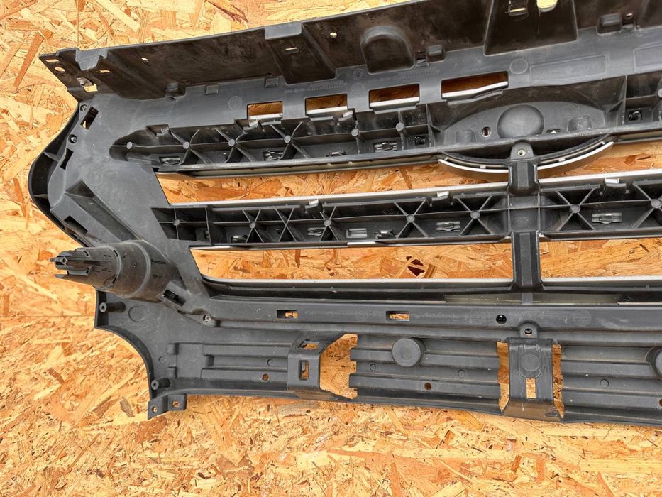 Решітка Ford Kuga/Escape 2015-19р Оригінал б/у