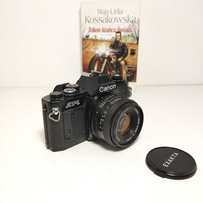 Czarna piękność Lustrzanka analogowa CANON AV-1 canon lens 50mm 1:1,8