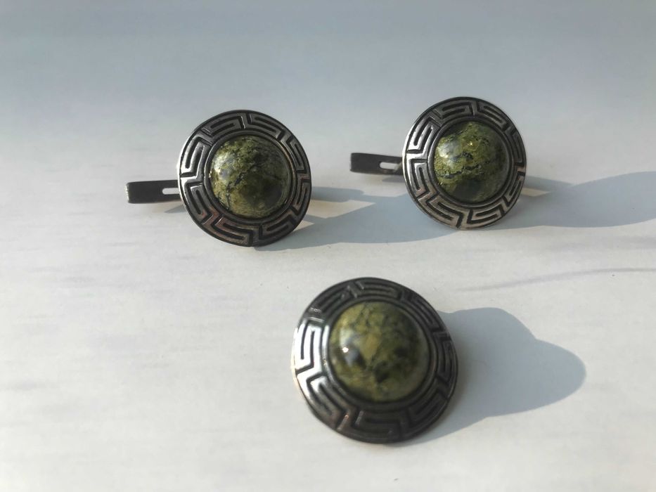 Комплект из серебра 925 пробы ( серьги, кулон  с змеевиком)