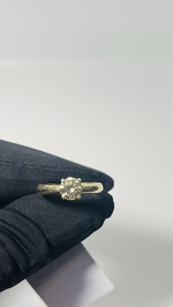 Золотое кольцо с бриллиантом GIA