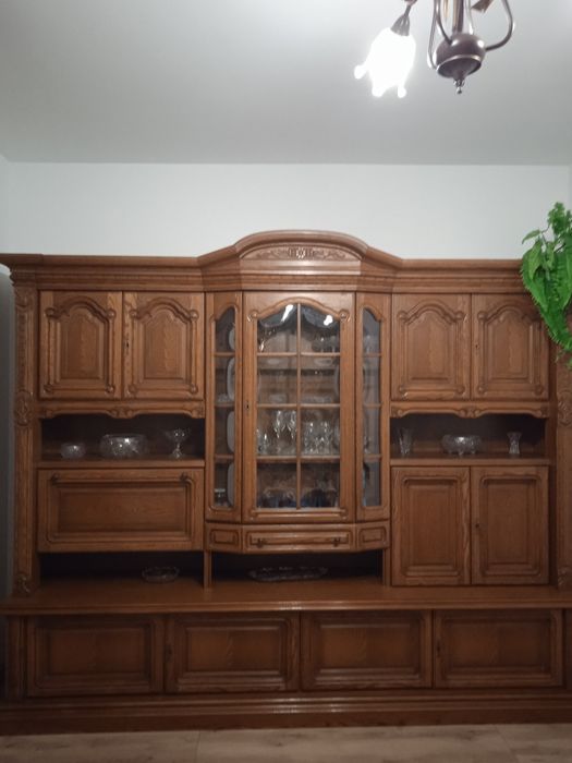 Dębowa meblościanka.