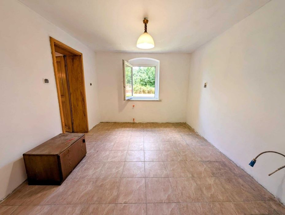 Dom wolnostojący na 33 - arowej działce, Ścinawa