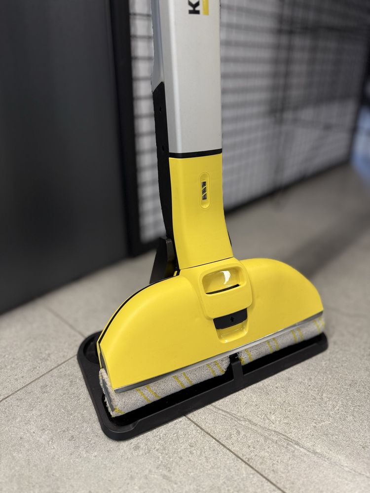 Миючий пилосос (Електрошвабра) Karcher EWM 2