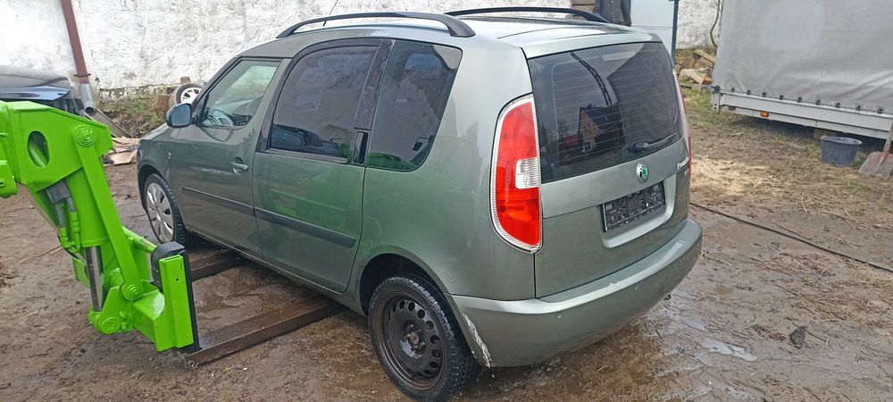 skoda roomster 1.9 tdi BSW lak 9599 samochód na części