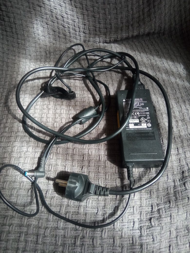Блок питания Delta 90W 19V 4.74A