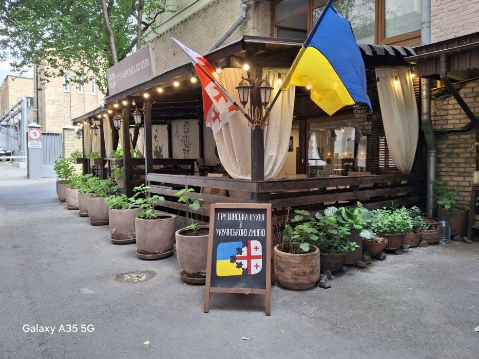 Продам ресторан грузинської кухніі в центрі Києва.Терміново!
