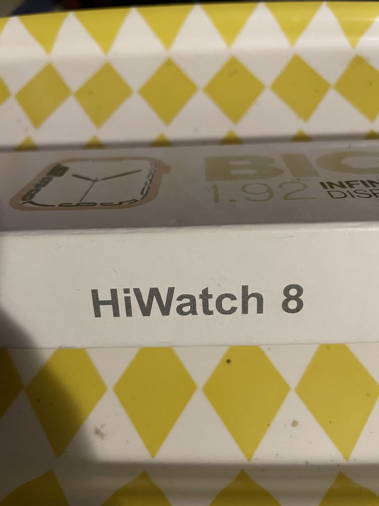 Hiwatch 8 (big infinite display