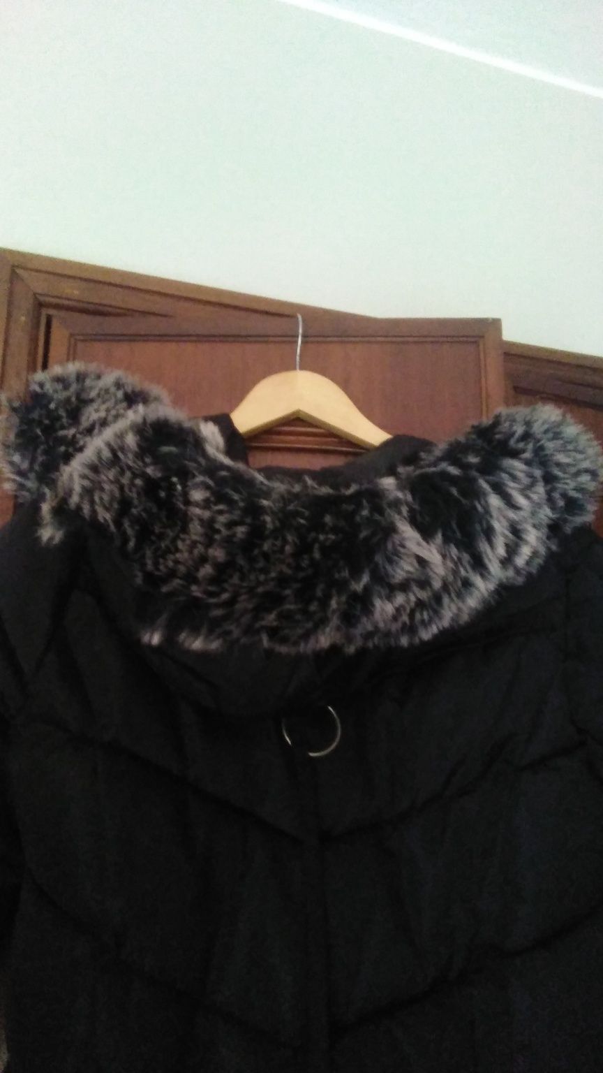 Casaco inverno com capuz de senhora