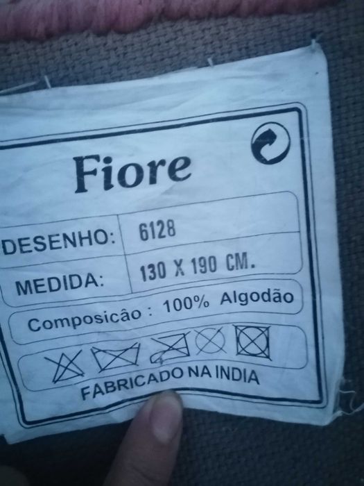 Carpete de sala em bom estado