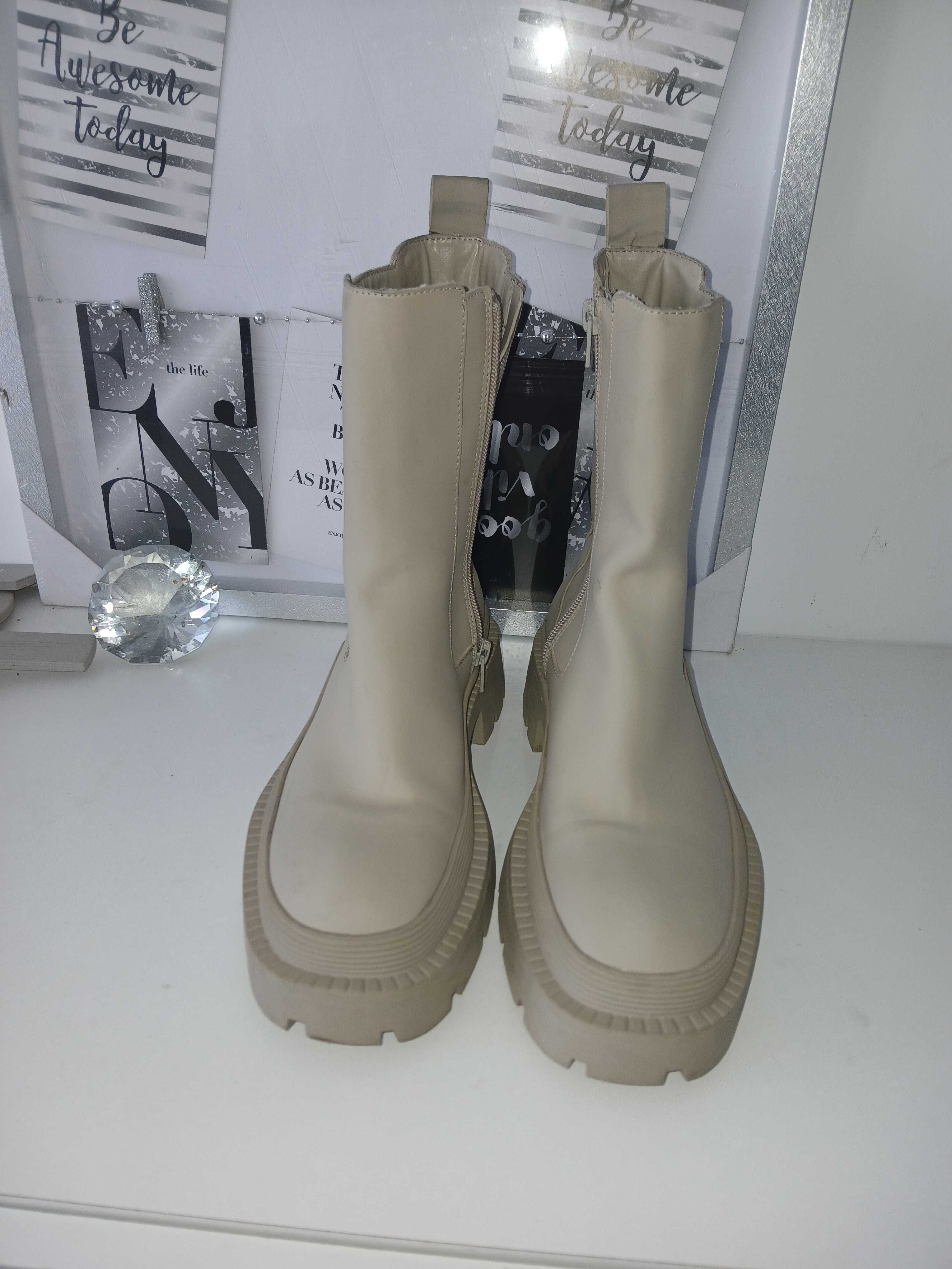 Nowe beżowe trapery Zara 36 sztyblety