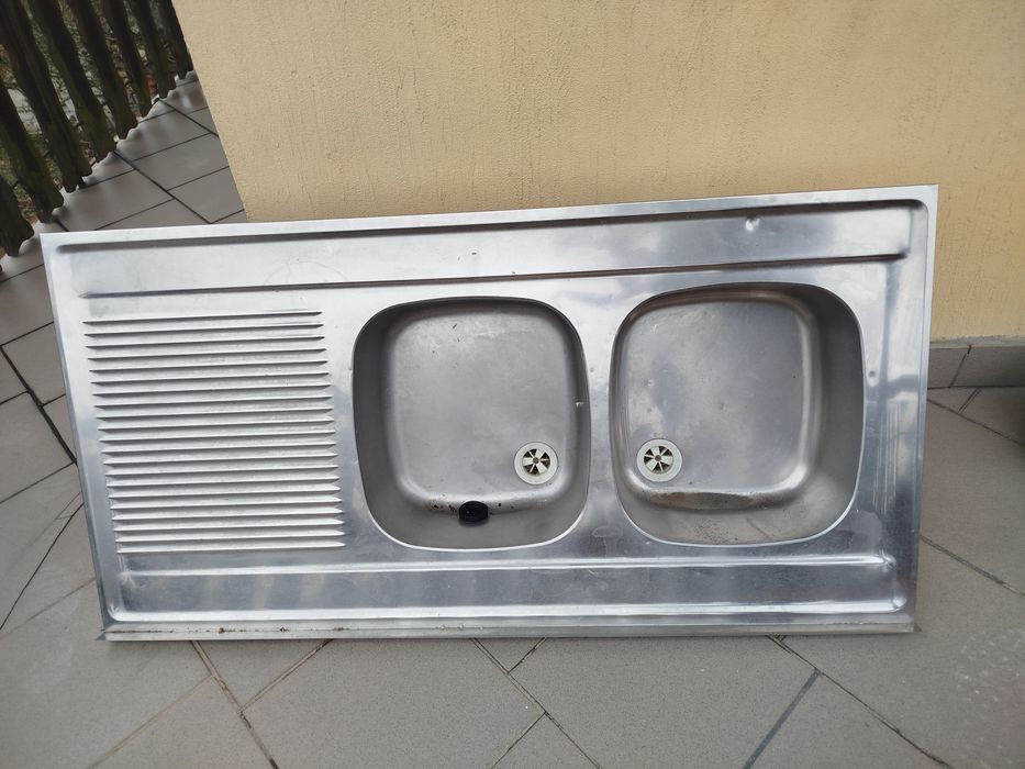 Duży zlewozmywak dwukomorowy z ociekaczem – z demontażu