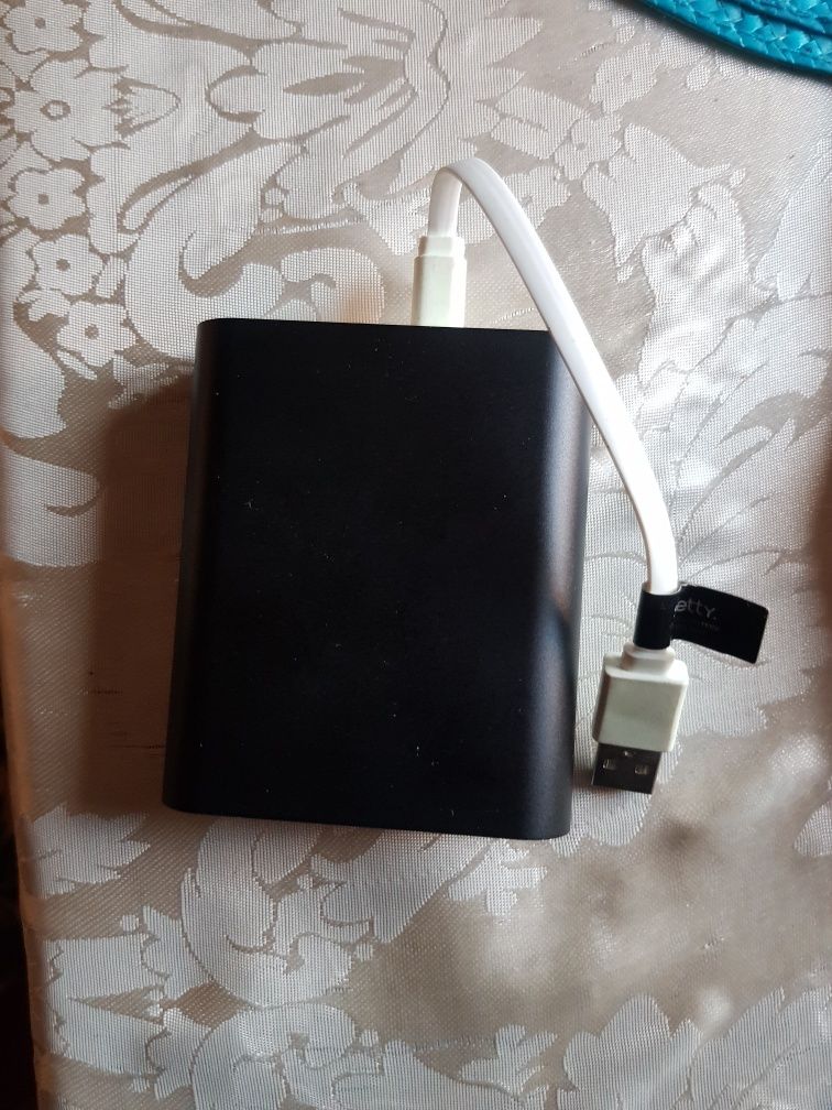 Powerbank z diodami i usb