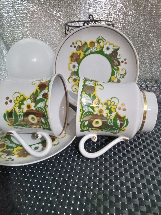 Великі чашки з блюдечками