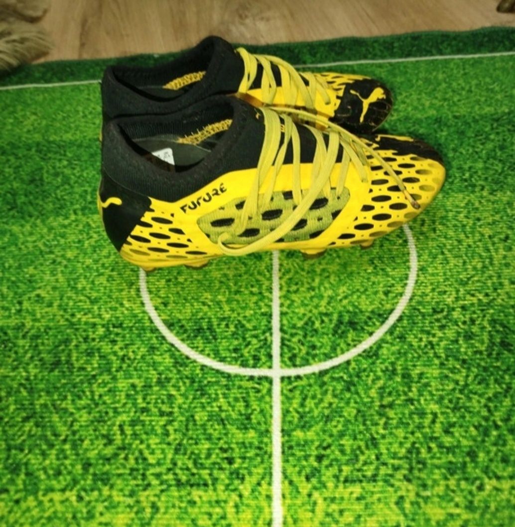 Korki piłkarskie puma rozmiar 34