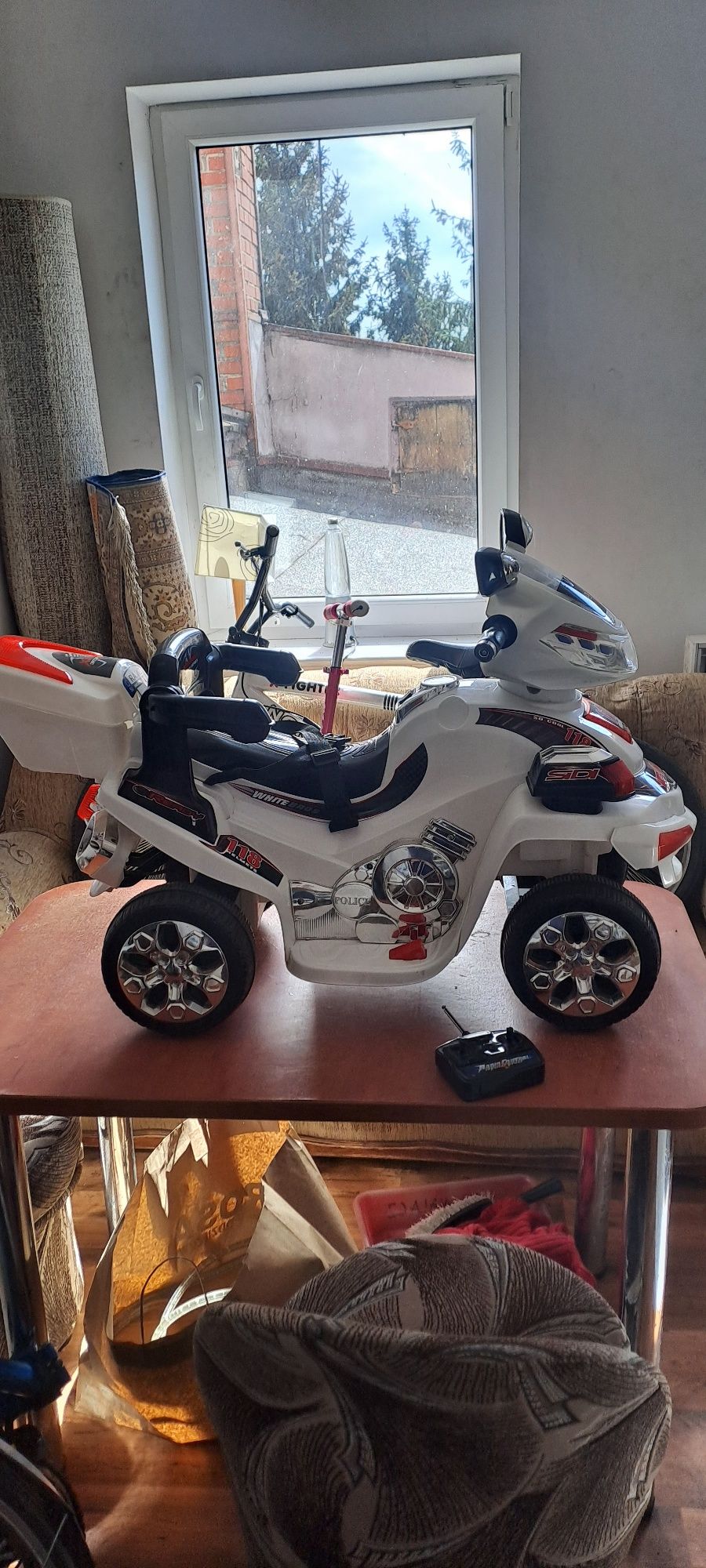 Quad pojazd elektryczny dla dzieci.