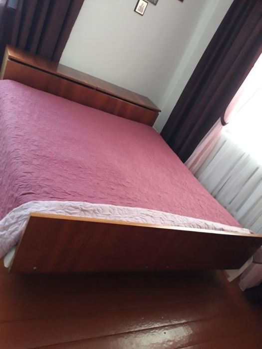 Продам  б/у двохспальне ліжко, без матраца,самовивіз.