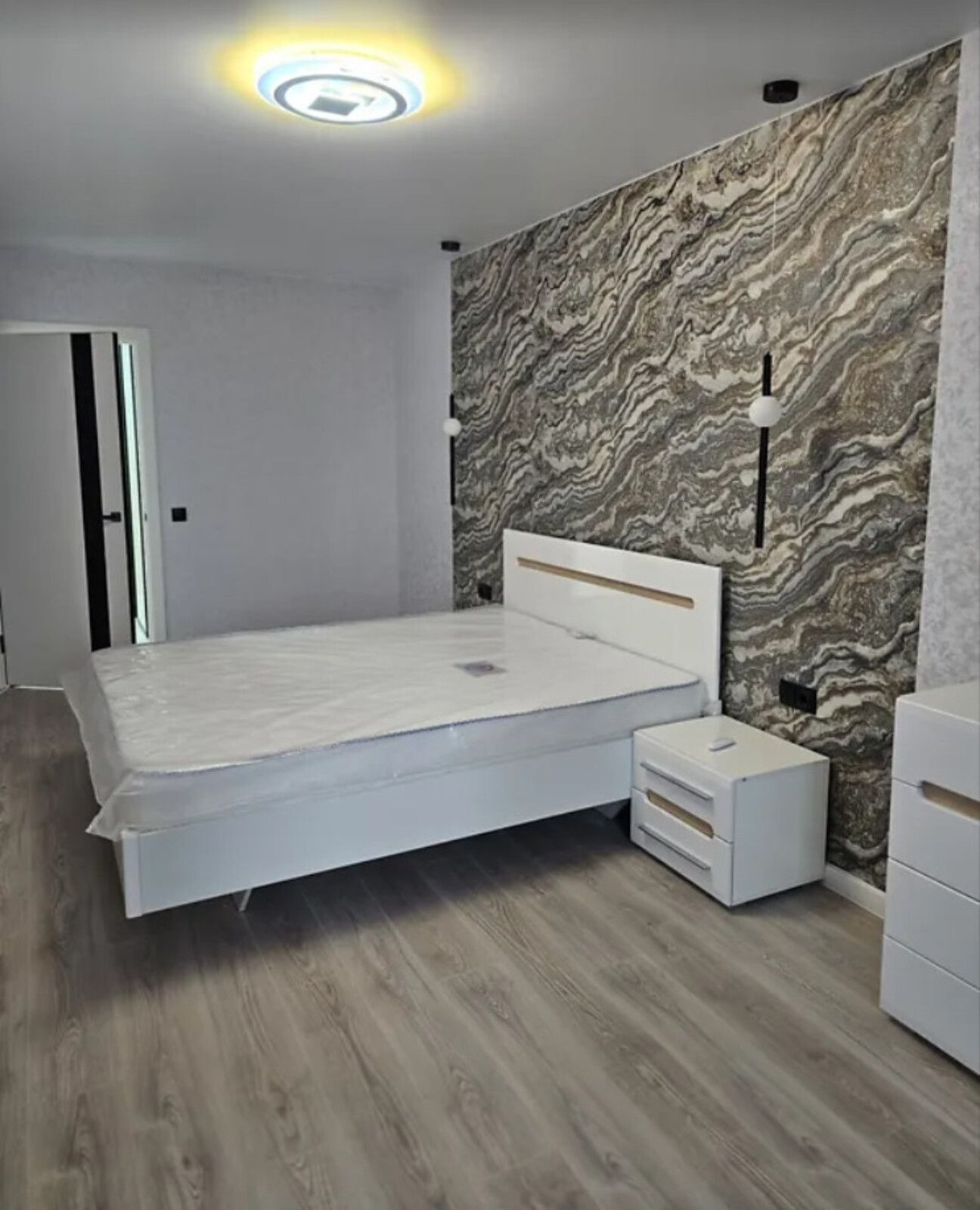Продаж 2к квартири 80 кв. м на вул. Київська