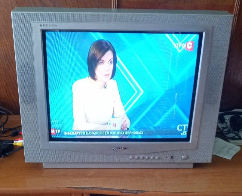 Телевизор Rolsen 52см. Ролсен.