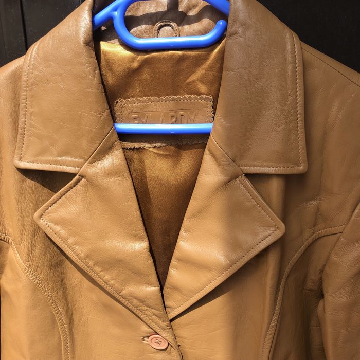 Casaco em pele cor de canela tam. S