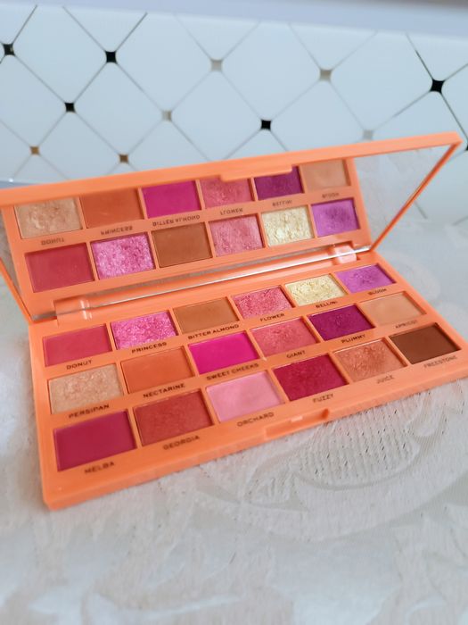 Paleta cieni Makeup Revolution Tasty Peach