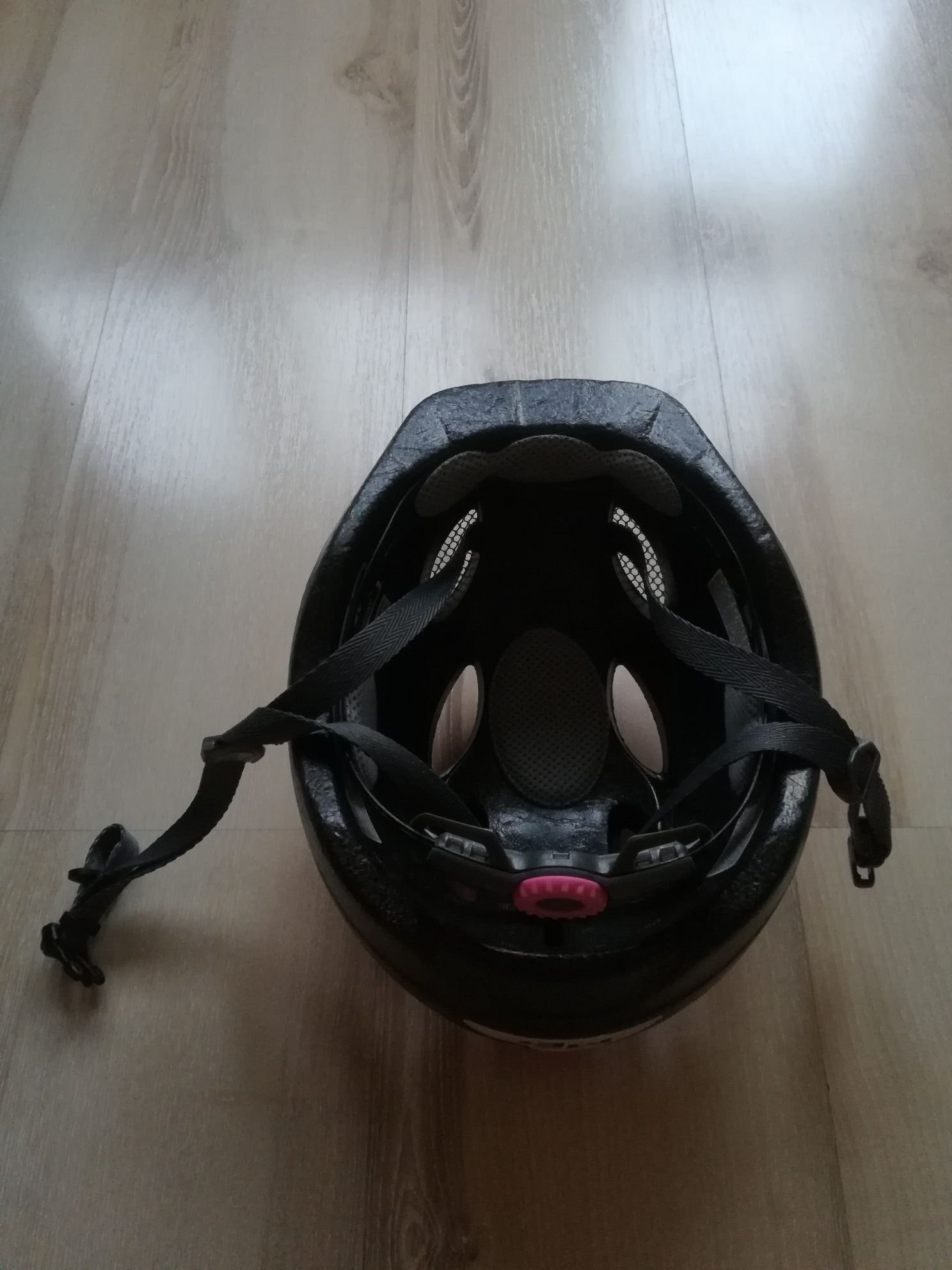 **PRZEPIĘKNY**JAK NOWY**kask Met rozm. 52-57 cm