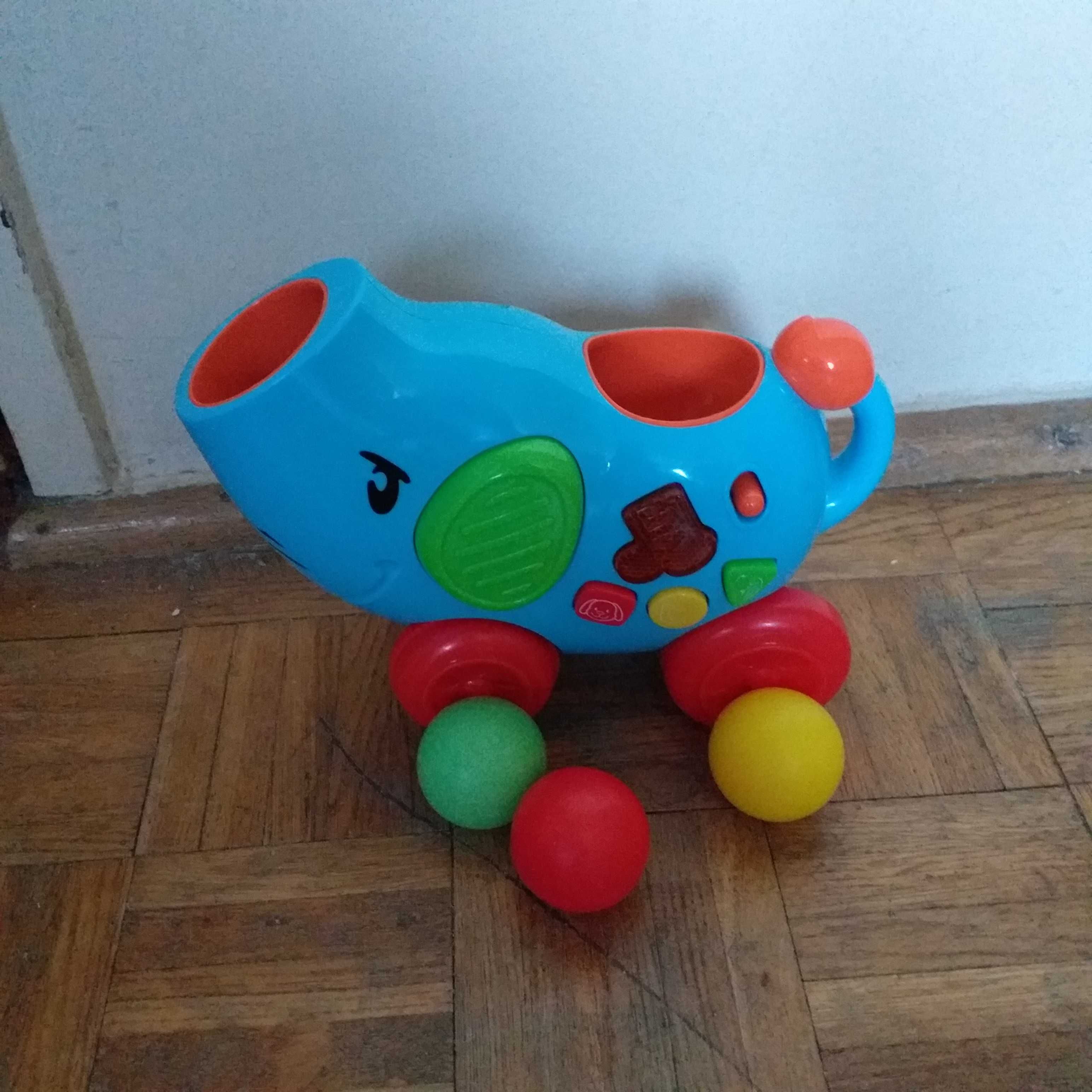 Słonik zabawka z wyrzucaniem piłeczek