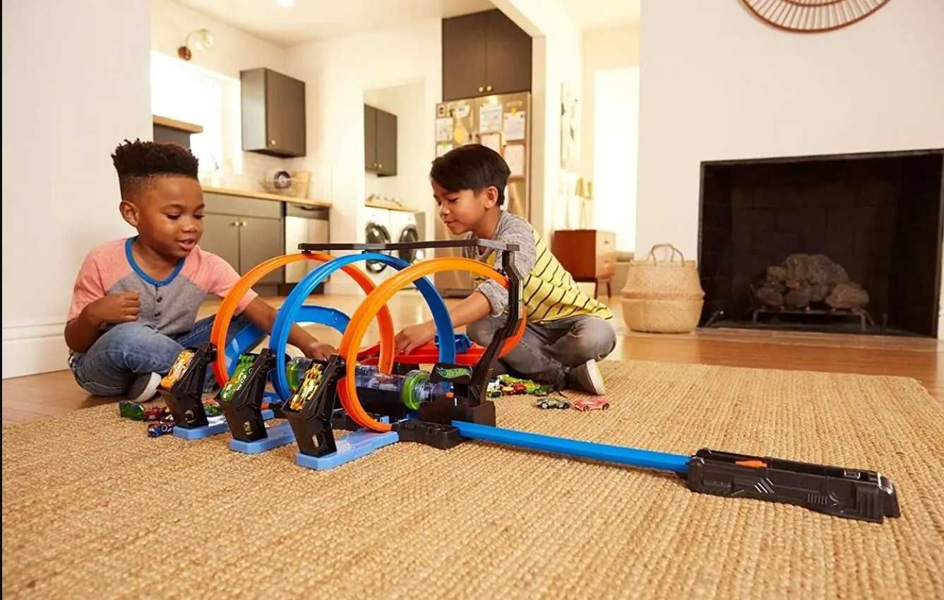 Трек Хот Вилс Невероятные виражи Hot Wheels Corkscrew Crash Track