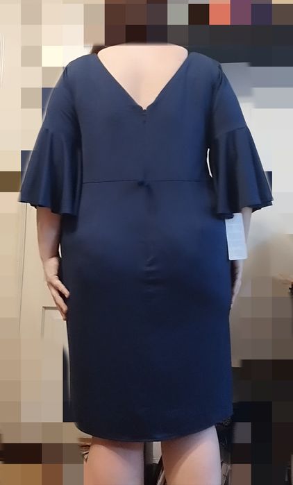 Elegancka granatowa sukienka z falbanką 52 24 plus size