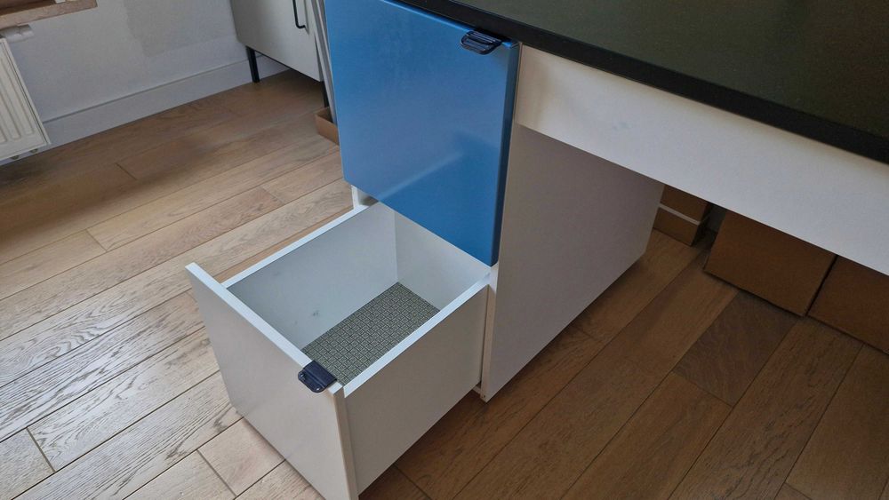 Biurko 140 L z kontenerkiem VOX Young Users