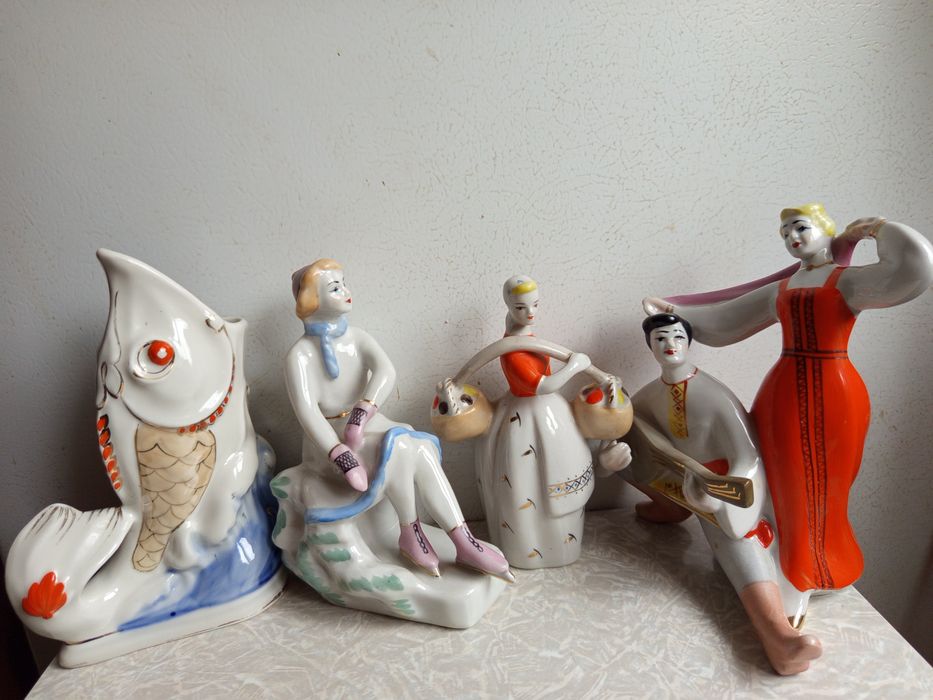 Фарфоровая статуэтка