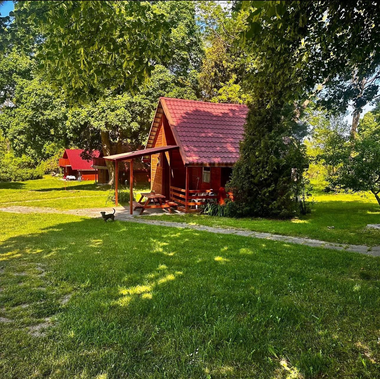 Domki nad jeziorem