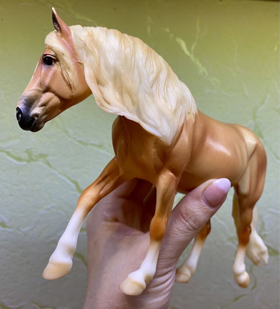 Лошадь Breyer classic