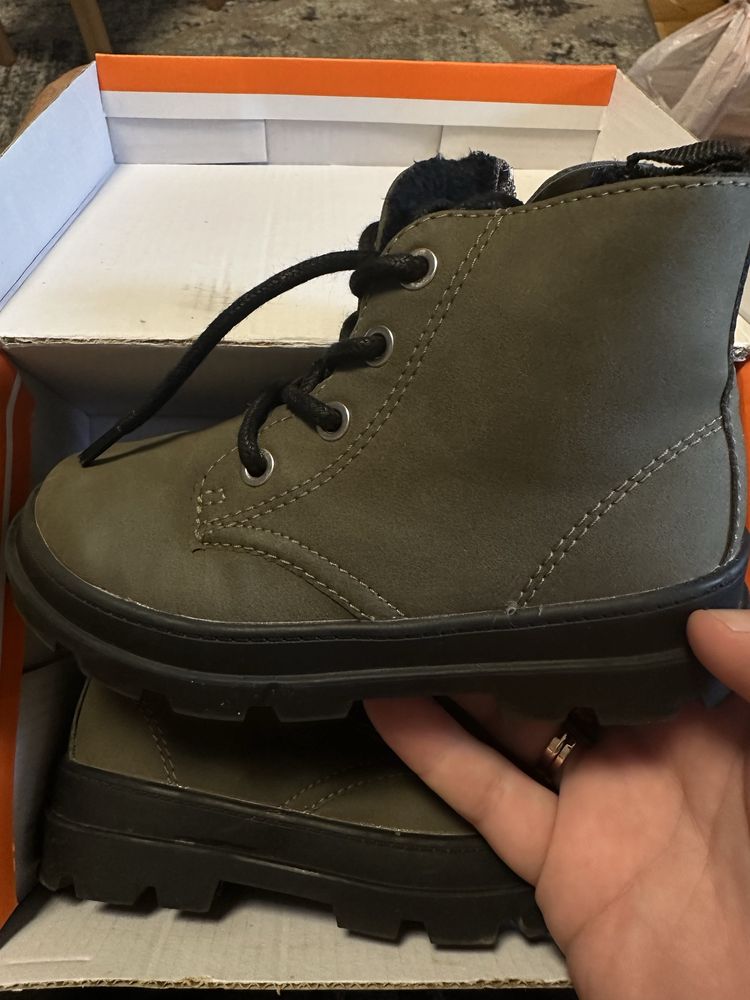 Продам димисизон ботинки фирмы H&M