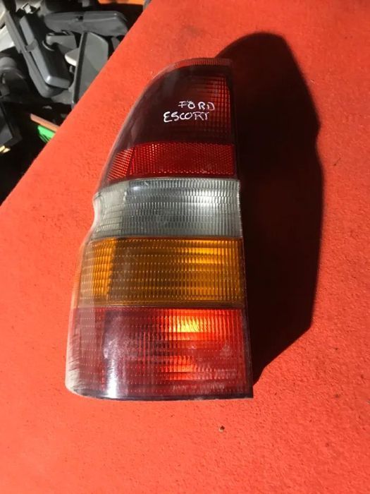 FAROLIM TRASEIRO FORD ESCORT SW / BREAK